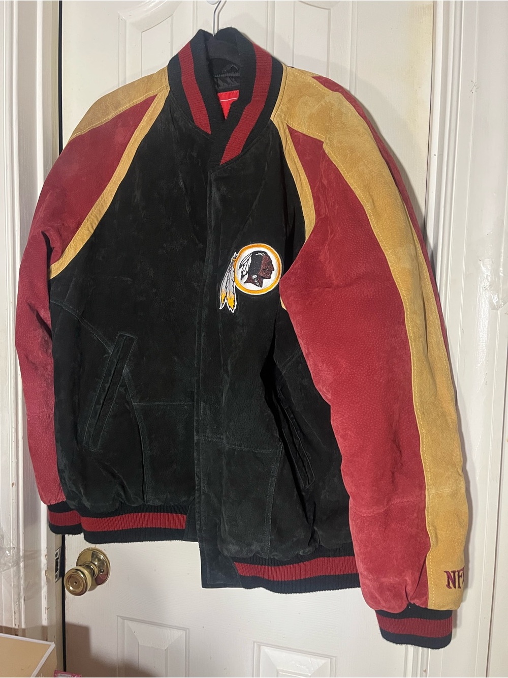 Vintage in the 90s Washington Redskins, NFL jacket size XL